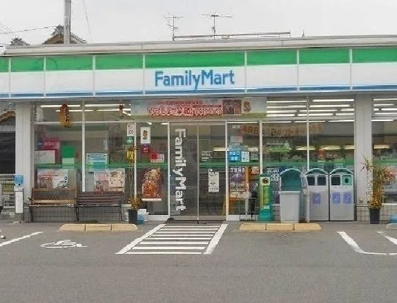 ファミリーマートまで300m
