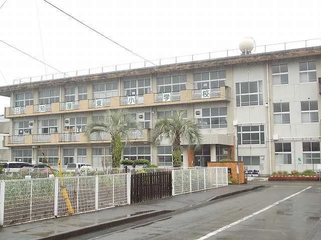 日知屋東小学校まで1700m