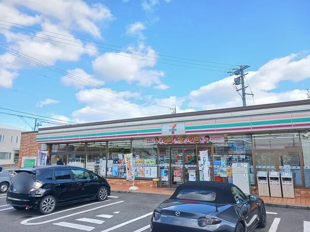 セブンイレブン鈴鹿地子町店まで1000m