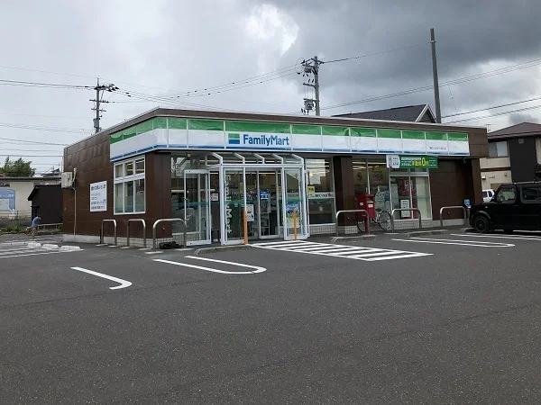 ファミリーマートまで400m