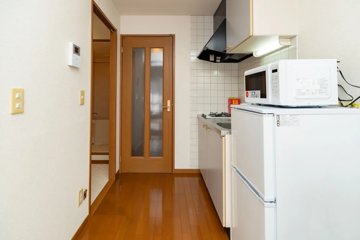 電子レンジ、冷蔵庫あります。