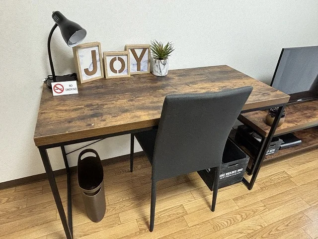 デスク・チェア　※ライトはサービス品です