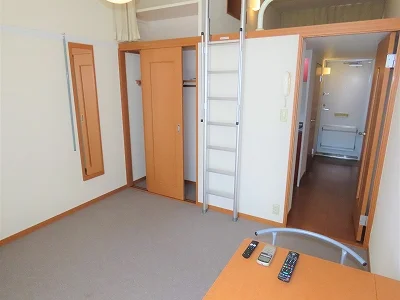 2階はカーペットのお部屋です