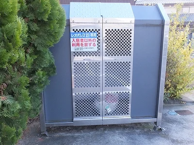 敷地内にゴミ庫が設置されておりゴミ捨てに便利です