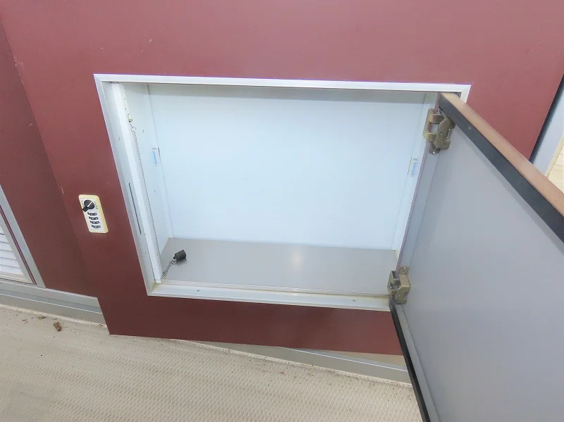 玄関扉に宅配ボックスあり