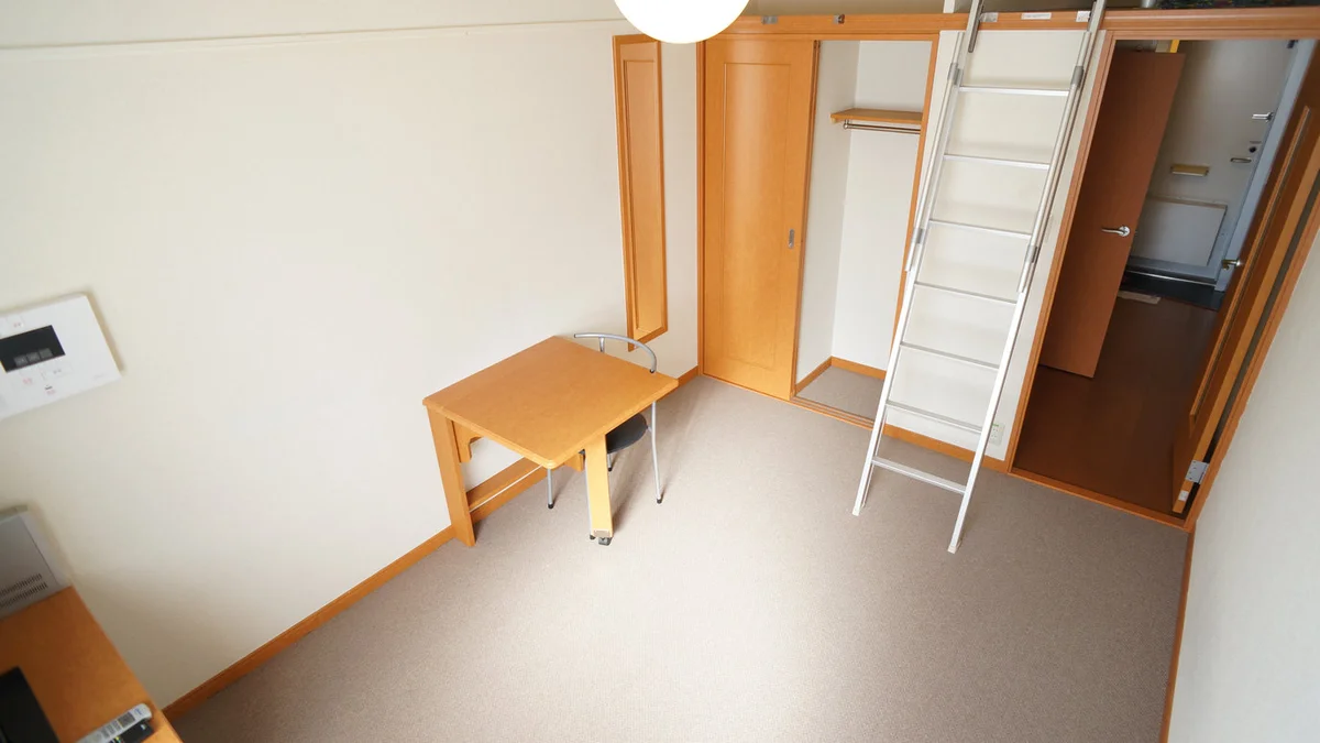 明るいお部屋であこがれの一人暮らし。