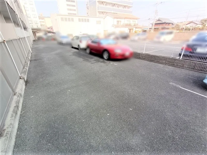 駐車場は別料金となります。