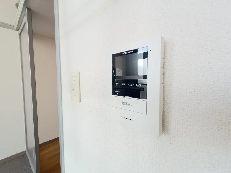 モニター付きインターフォン付き。