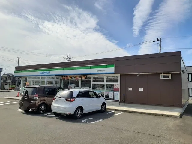 ファミリーマート浜館４丁目店まで350m