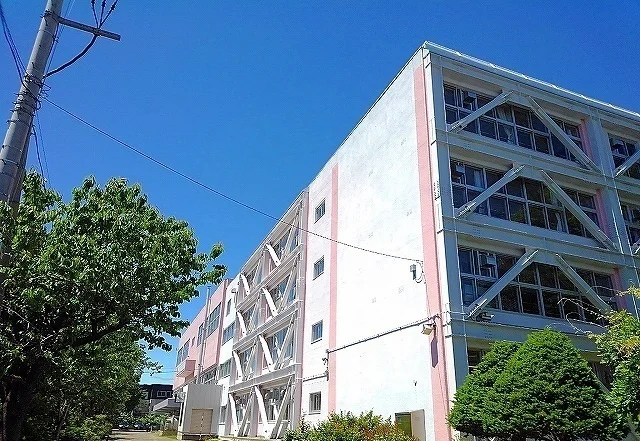 札幌市立藤野小学校まで300m