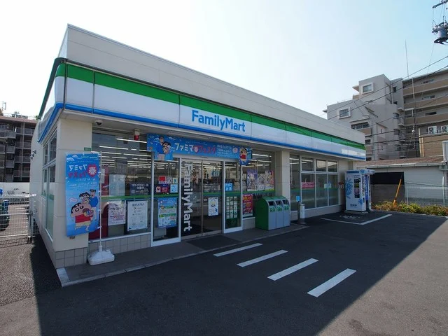ファミリーマートまで1000m