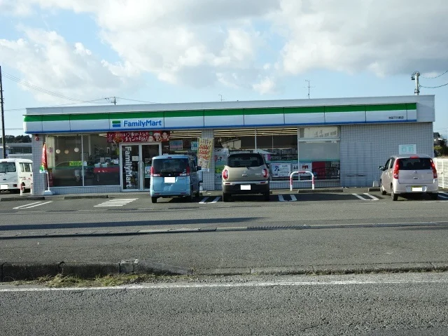 ファミリーマート　下川原店まで800m