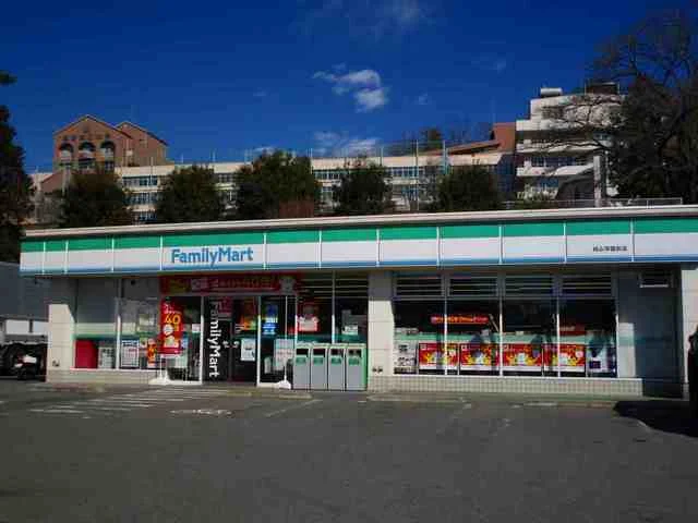 ファミリーマートまで1400m