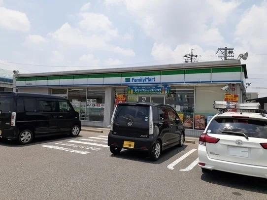 ファミリーマートまで550m