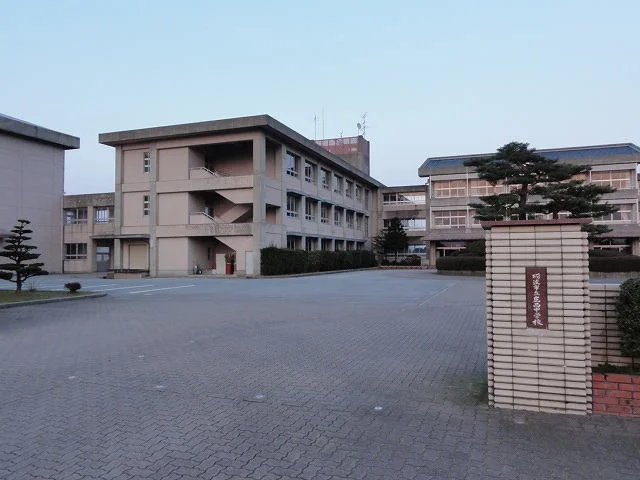 庄西中学校まで1700m