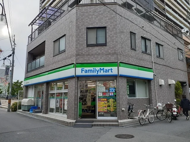 ファミリーマート様まで250m