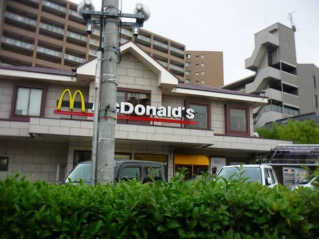 マクドナルド様まで520m