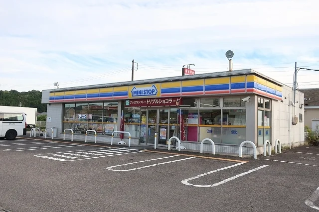 ミニストップまで1300m