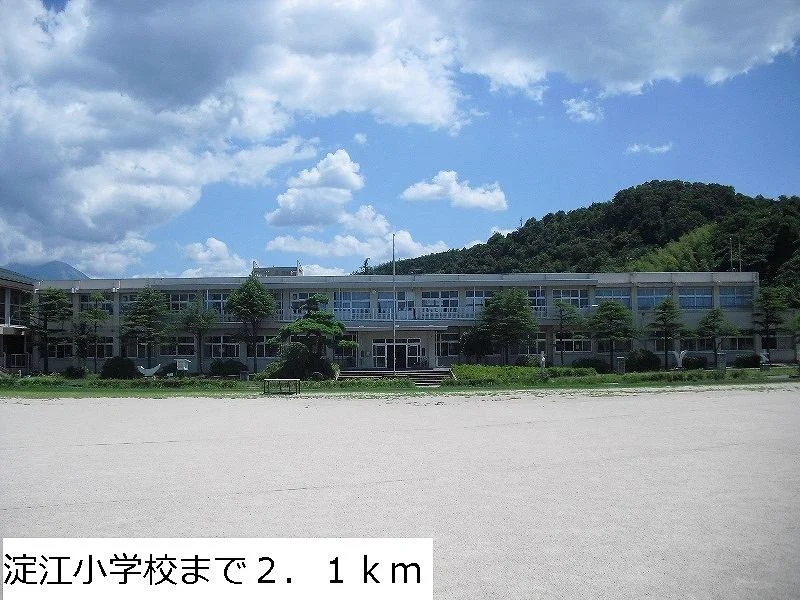 淀江小学校まで2100m