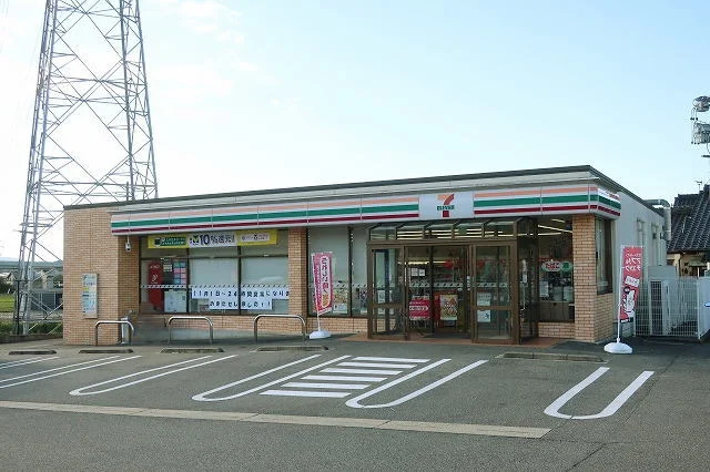 セブンイレブンまで1300m