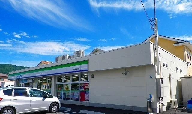 ファミリーマート御殿場二の岡店まで450m