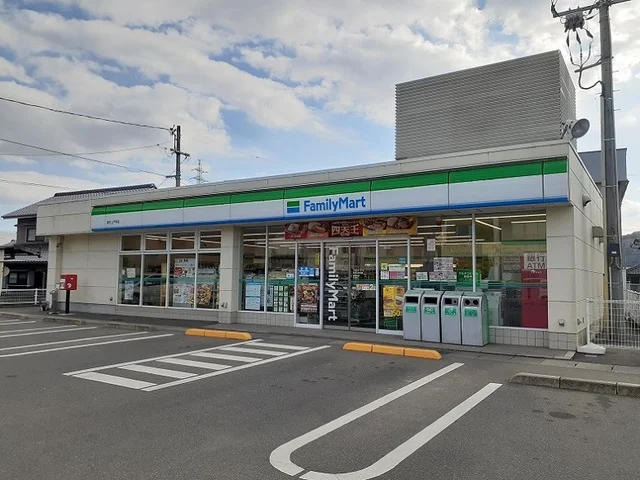 ファミリーマート新市戸手店まで160m