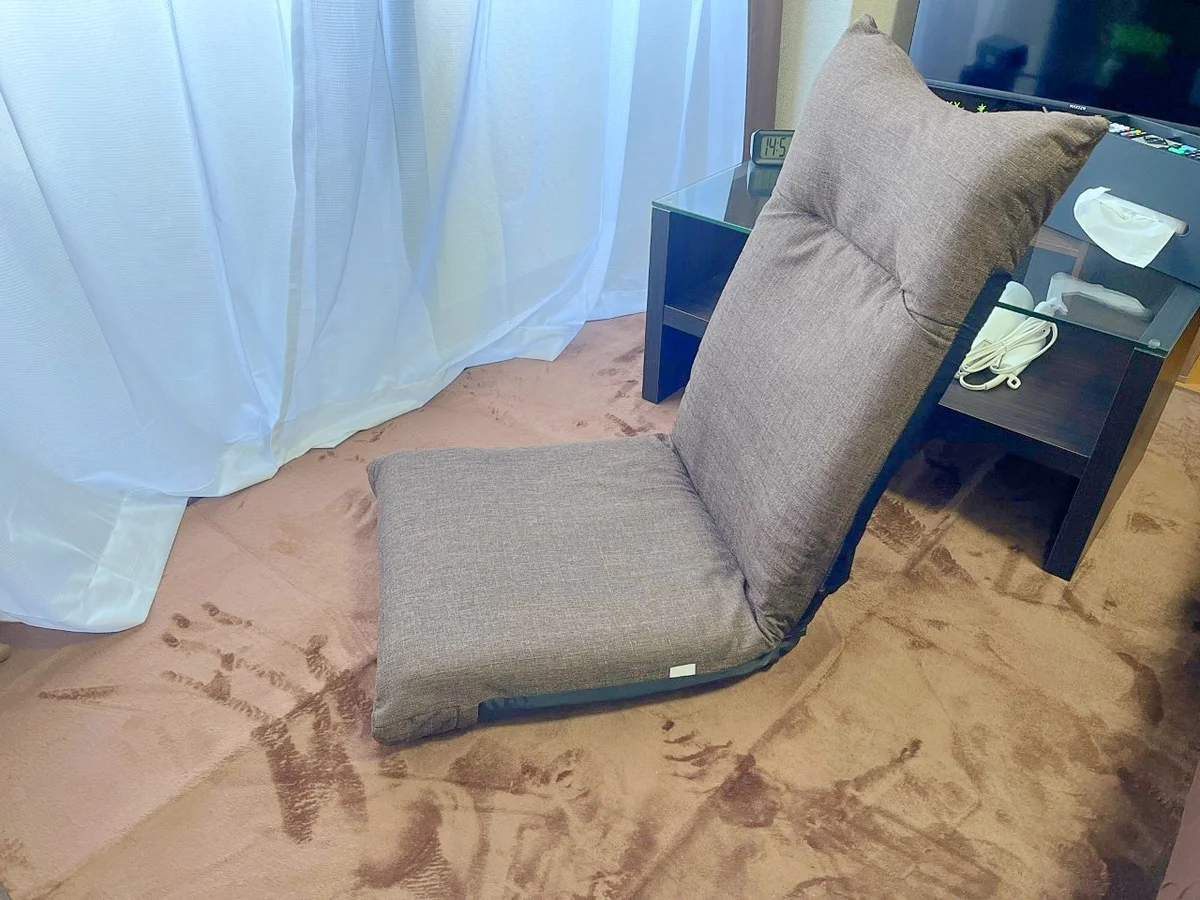 ふかふかの座椅子があります☆テレビを見るのにもピッタリです♪