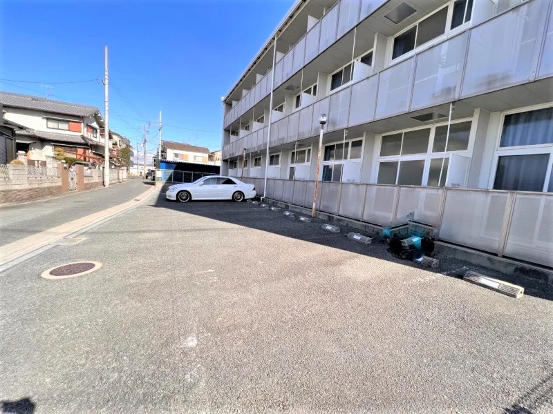 駐車場は別料金となります。