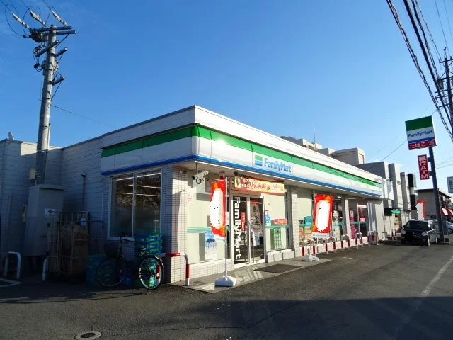 ファミリーマートまで1300m