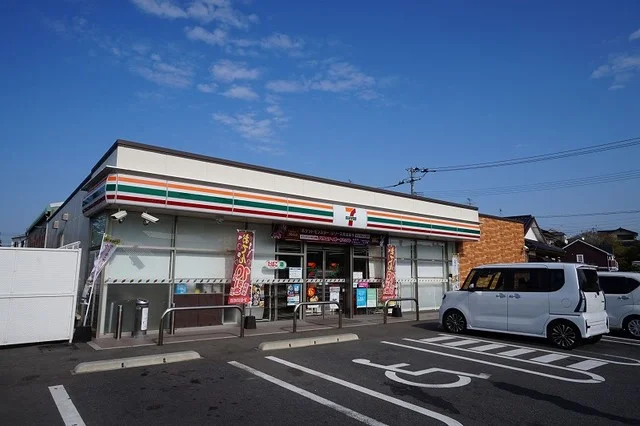 セブンイレブン中間垣生公園前店まで650m