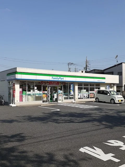 ファミリーマートまで120m