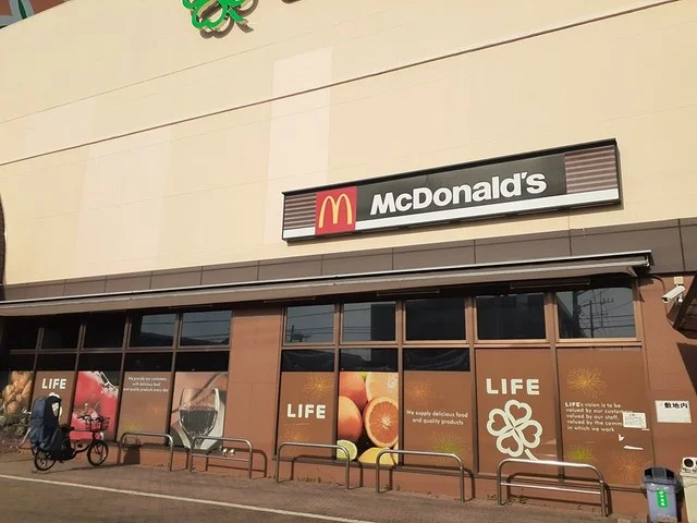 マクドナルドまで561m