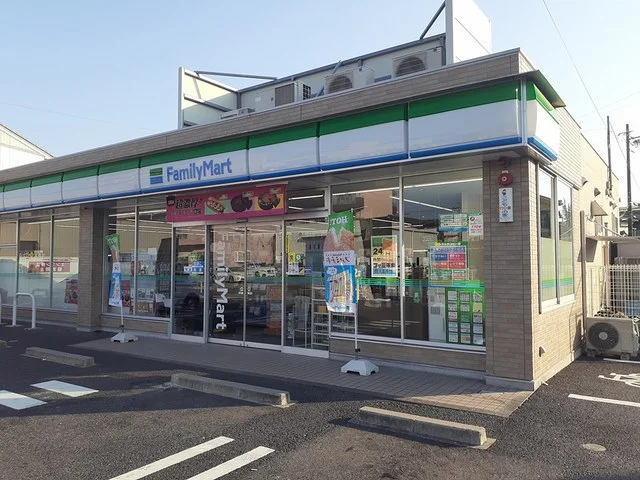 ファミリーマート吉津二丁目店まで280m