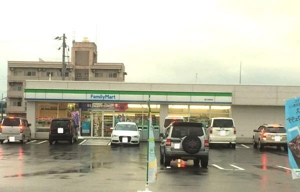 ファミリーマート鯖江北野町店まで700m