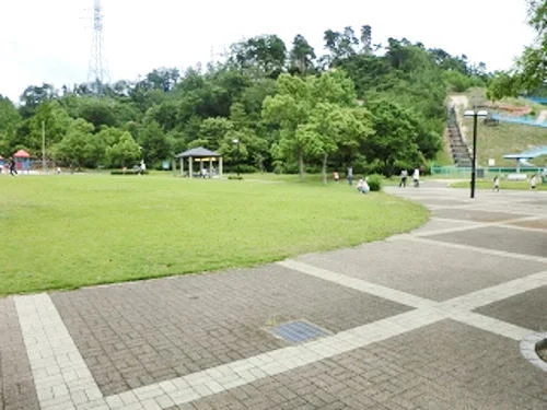 敦賀市総合運動公園まで1100m