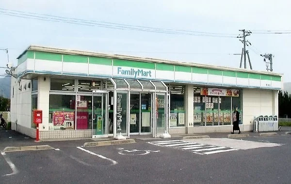 ファミリーマート 斐川富村店まで70m