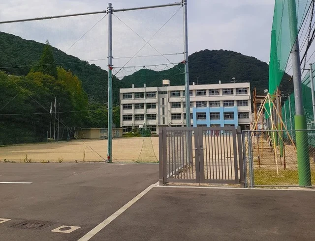 須波小学校まで1100m