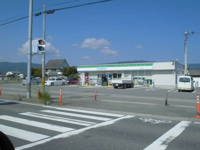 ファミリーマート吉野町西条店様まで190m