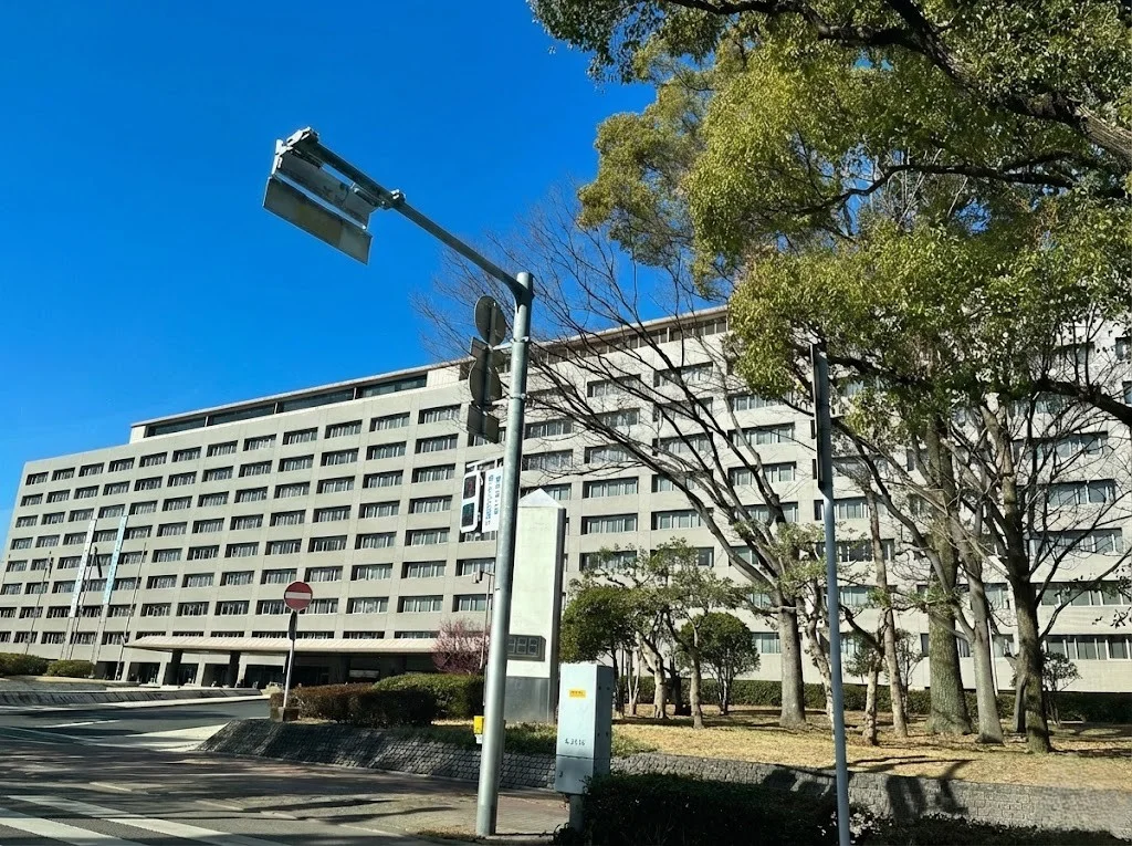 福岡県庁　徒歩15分