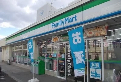 ファミリーマートまで1000m