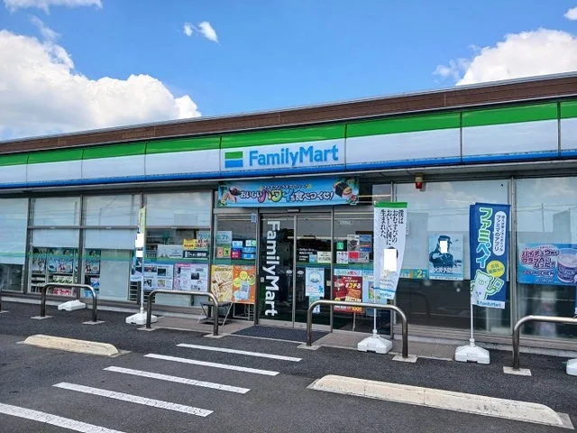 ファミリーマート浜川町店まで350m