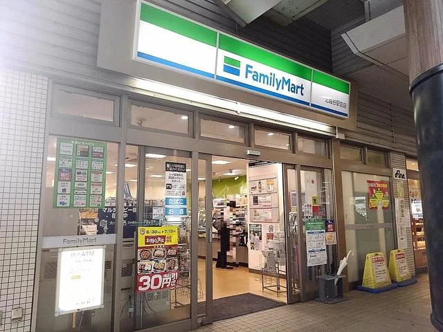 ファミリーマート北越谷駅前店まで700m