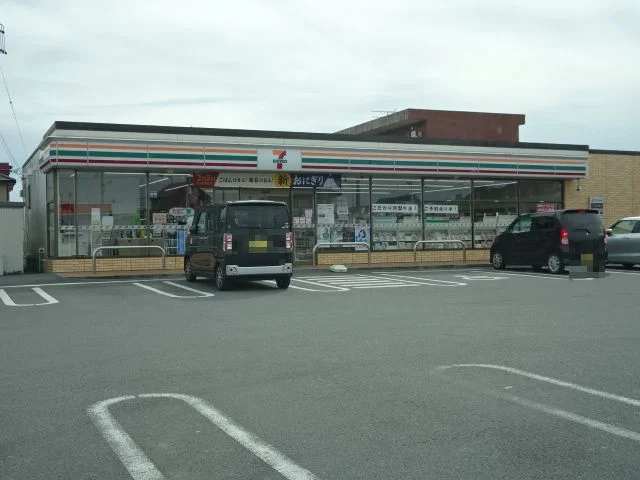 セブンイレブン静波店まで500m