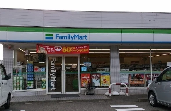 ファミリーマートまで400m