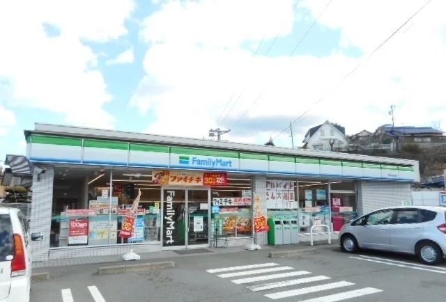 ファミリーマート伊勢桜木町店まで700m