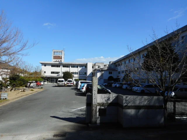 玉城中学校まで1200m