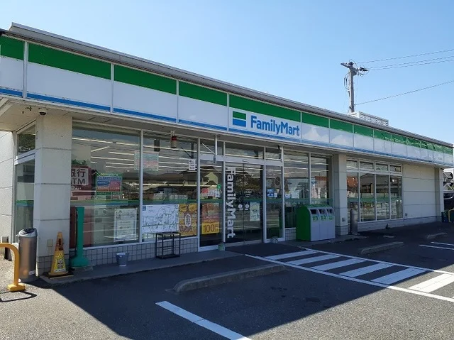 ファミリーマートさんまで110m