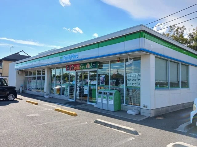 ファミリーマートさんまで300m