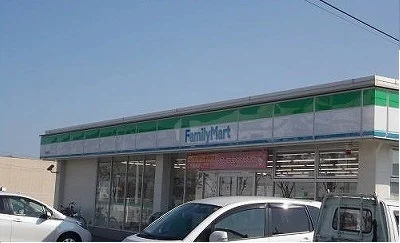 ファミリーマートさんまで1000m