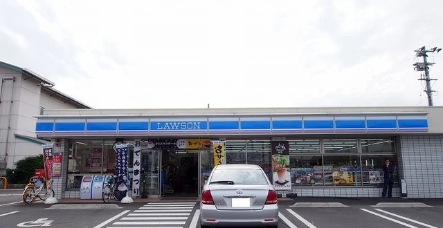 ローソンさぬき志度駅前店さんまで400m